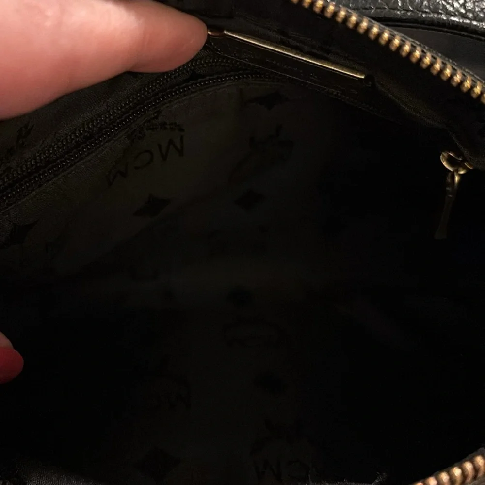 Vintage black MCM shoulder bag - Picture 4 of 6